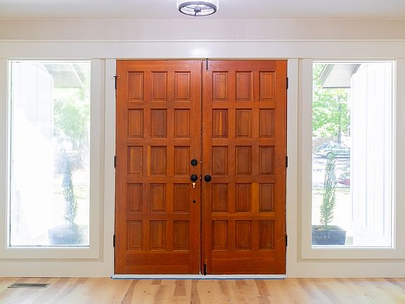 5th image of 2504 N Sherwood Dr