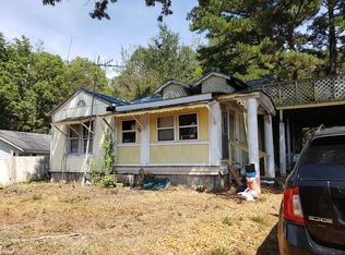 879 Peach St, Selmer, TN 38375