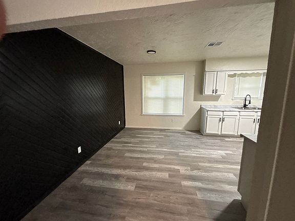4th image of 8501 Pecan Hill Rd
