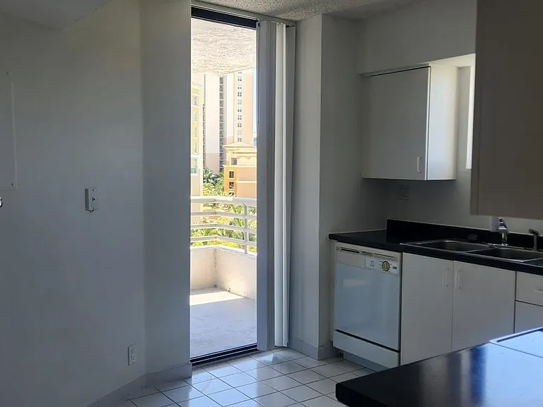 3300 NE 191st St #818 — Photo 13