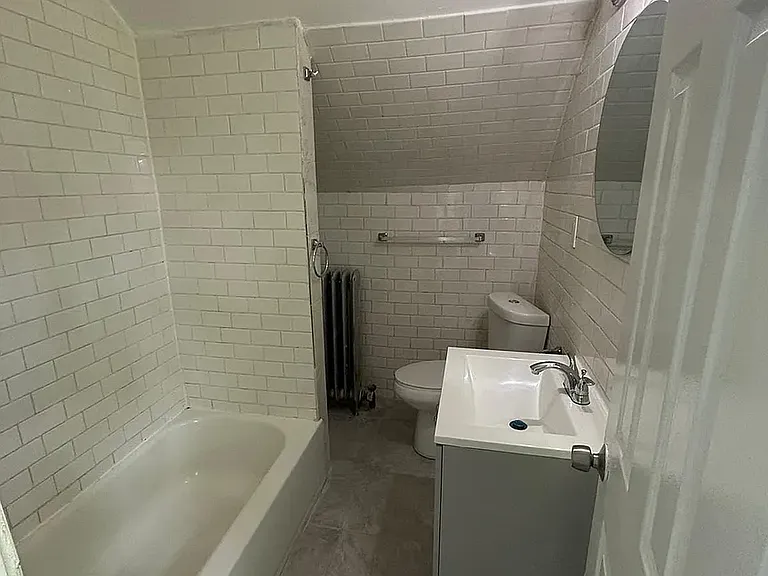 271 Seymour Ave #5D — Photo 4