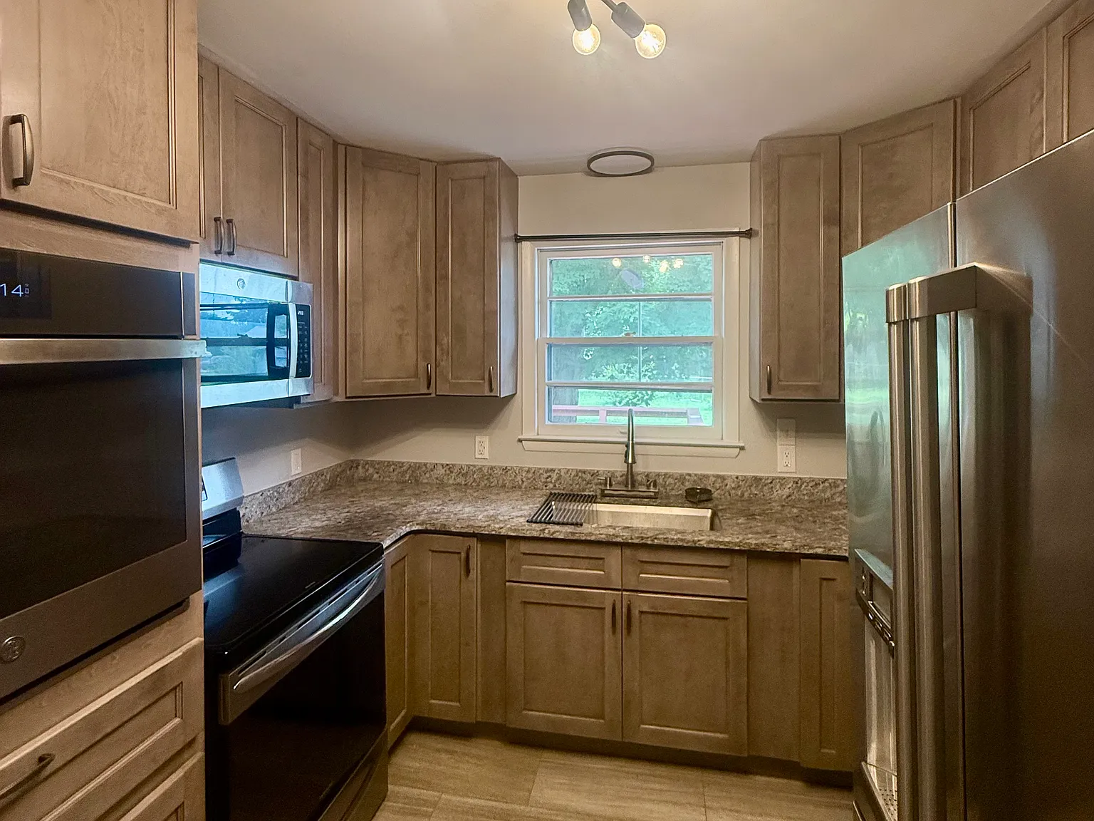 3 bed, 1.5 bath, 1394 sqft, $1,650 — Photo 3