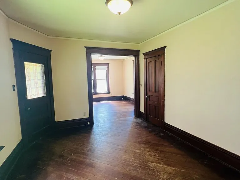 710 E Davenport St — Photo 5