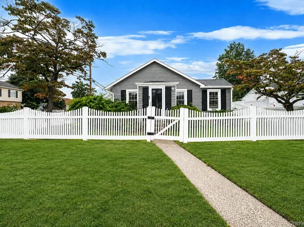 1077 Central Avenue, Hempstead, NY 11550