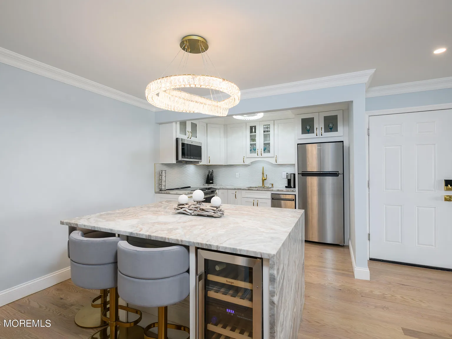 1 bed, 729 sqft, $2,400 — Photo 2