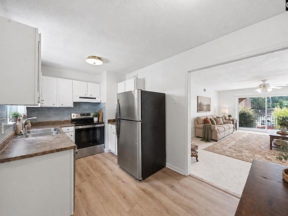 4th image of 5516 Lakeshore Dr APT 208
