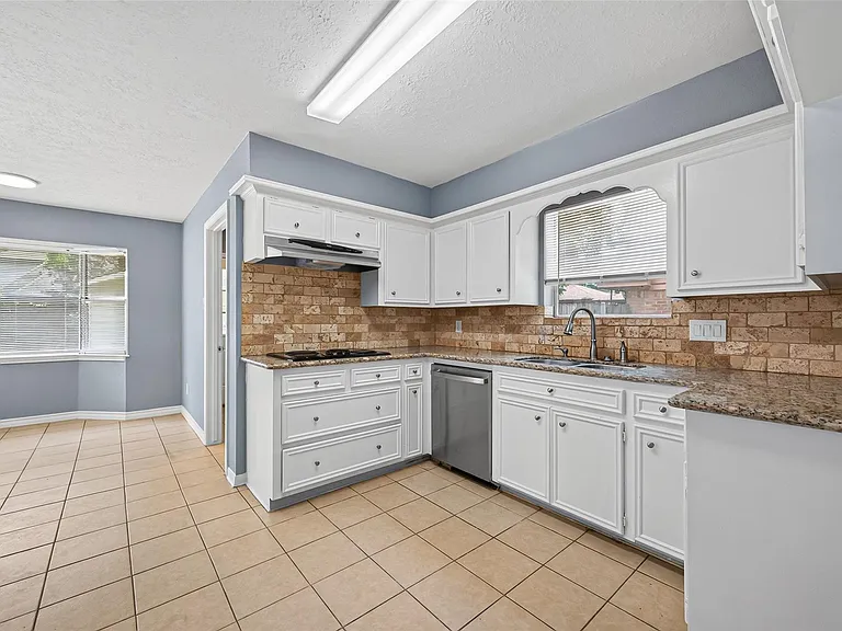 6715 Greenvale Ln — Photo 10