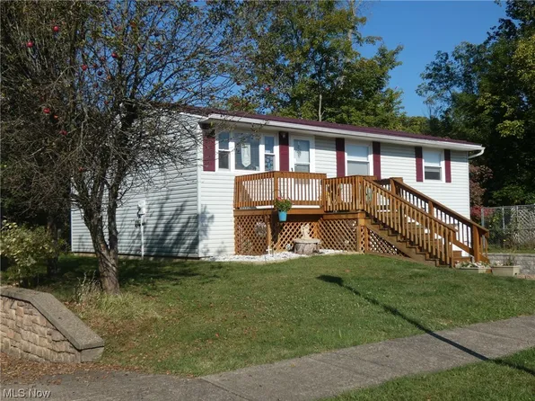1561 Quail Hollow Dr, Cambridge, OH 43725