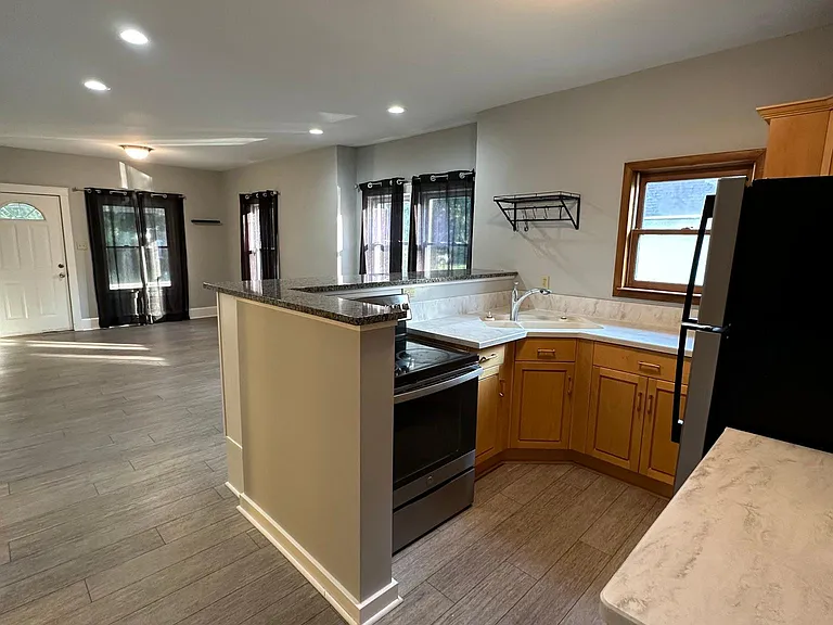 817 Mill St — Photo 3