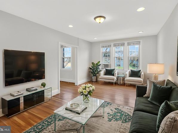 1301 Longfellow St NW