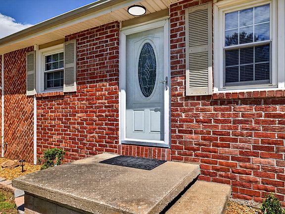 4th image of 202 N Elmwood Avenue