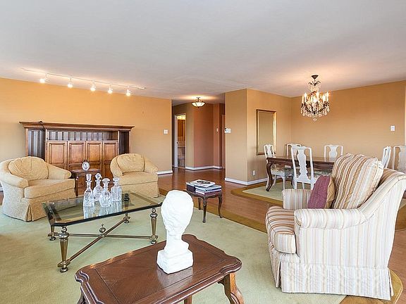 Living/Dining Area