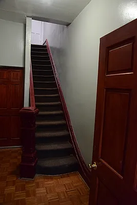 Rented by Perry Associates NYC Inc | media 22