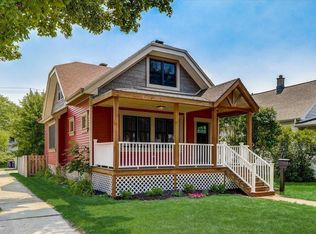 904 S 86th St, West Allis, WI 53214