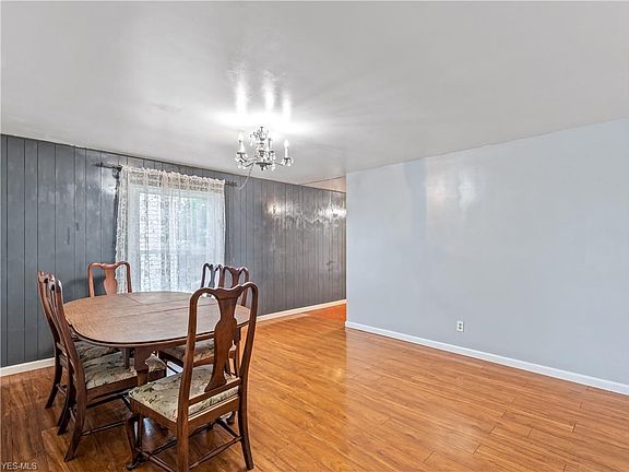 5th image of 2375 Richmond Rd