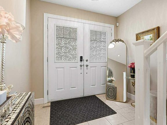 3rd image of 148 E Viewpointe Ter
