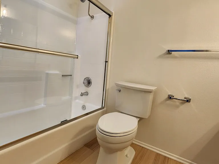 1410 Wellesley Ave #205 — Photo 13