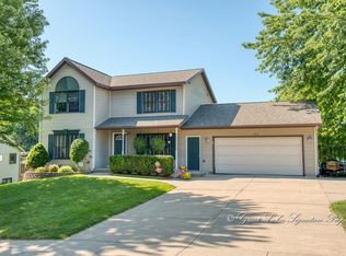 102 Windflower St NE, Comstock Park, MI 49321