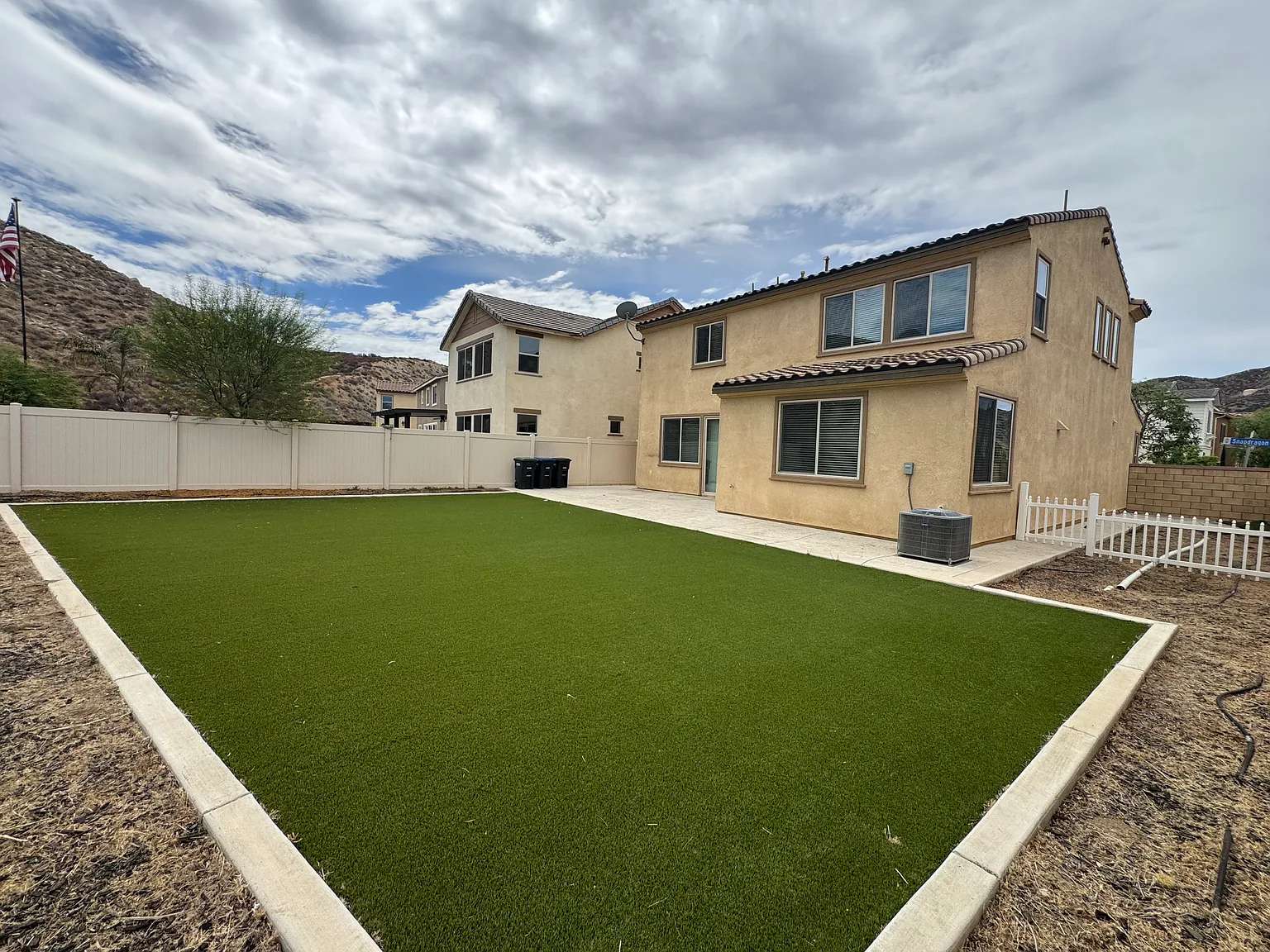 4 bed, 2358 sqft, $3,200 — Photo 4