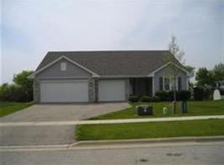 217 English Oak Ln, Poplar Grove, IL 61065