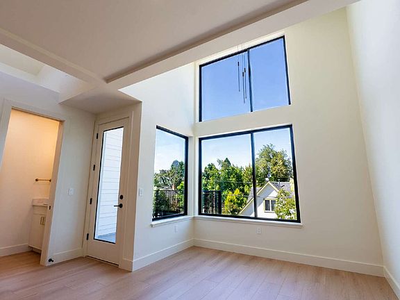 5th image of 818 E 22nd Ave