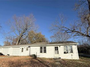 1202 Tucker Beach Rd, Paris, IL 61944