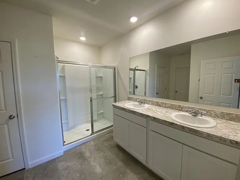 510 Old Country Rd S — Photo 11