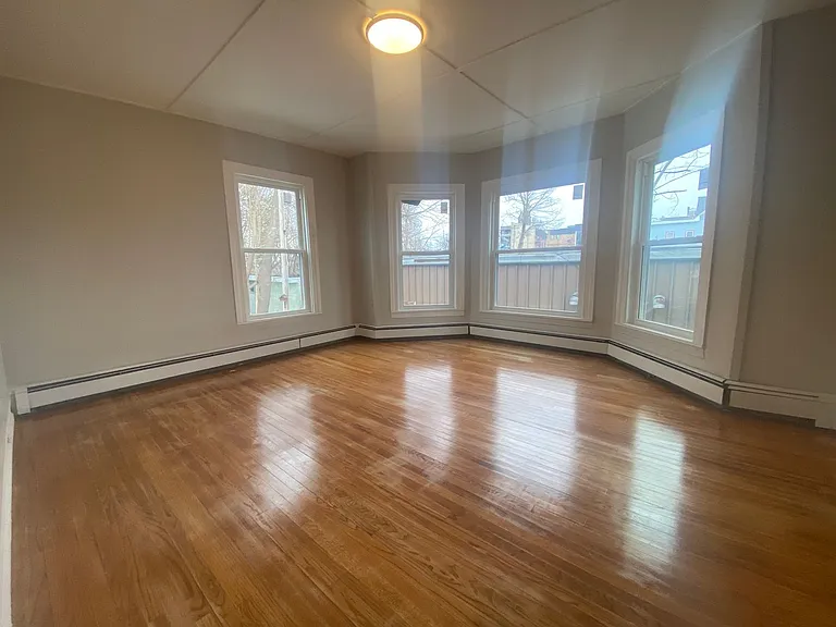 142 N Mechanic St — Photo 13