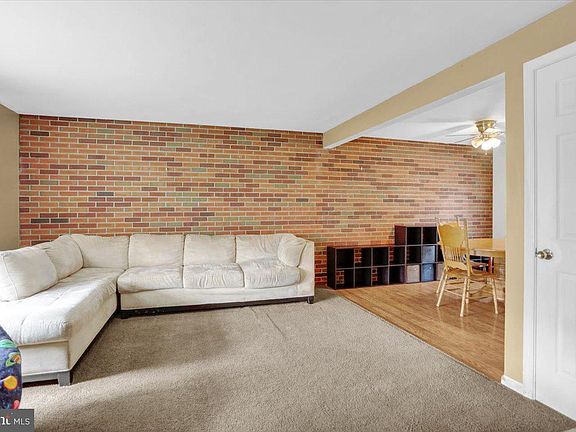 3rd image of 20 Elm View Ct