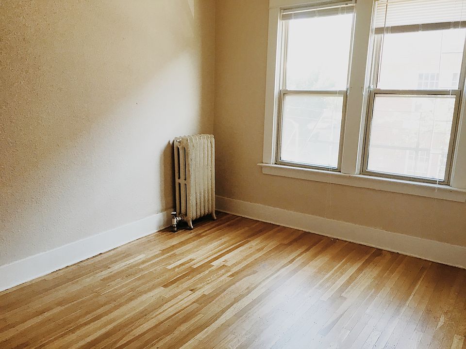 2nd image of 1335 SE Stark St APT 2