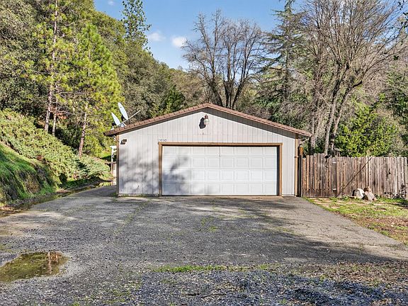 3rd image of Cedar Ravine Road