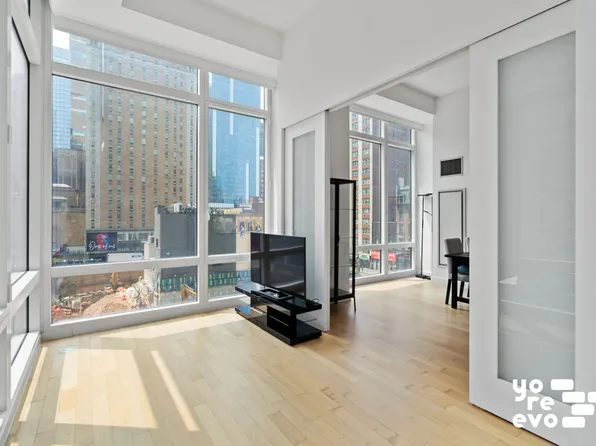 247 West 46th Street 308 image 3 of 14
