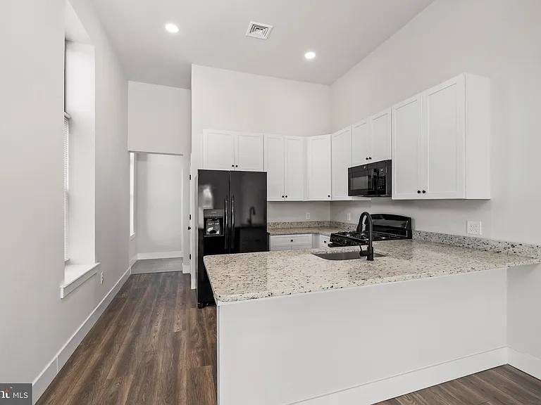 420 Chestnut St #2 — Photo 10