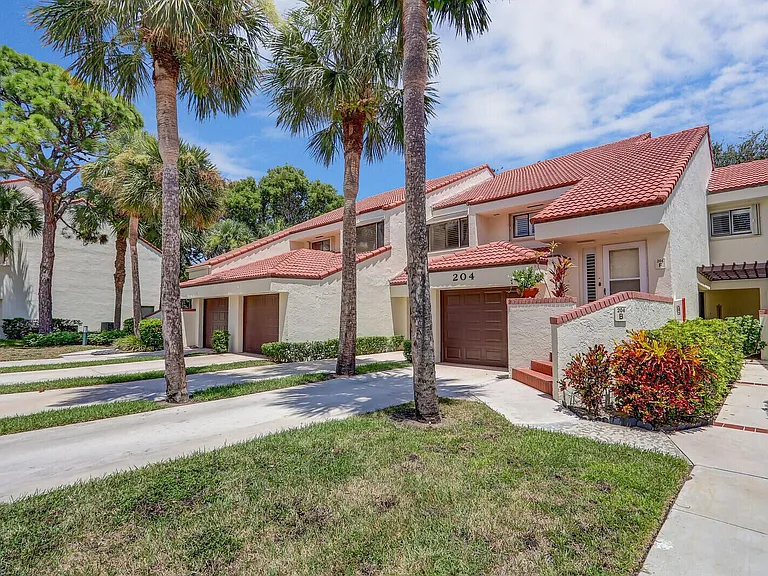 204 Sea Oats Dr #F — Photo 2