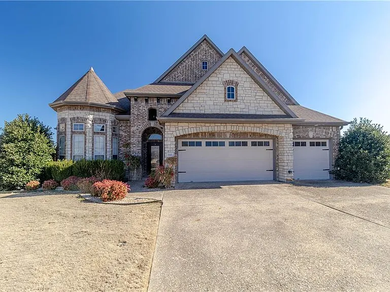 5503 SW Lavender Ln — Photo 1