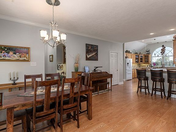 3rd image of 660 Caney Creek Dr
