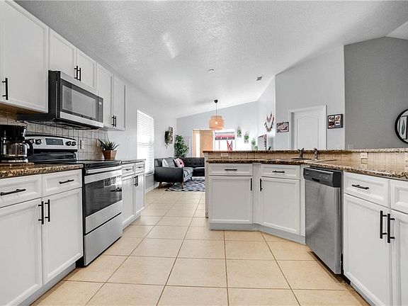 4th image of 318 Mariana Way