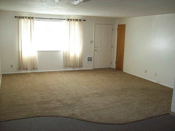 2nd image of 816 Briarwood Dr