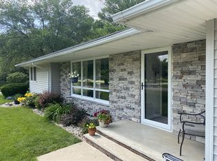 504 Sunrise Ave, Sanborn, IA 51248