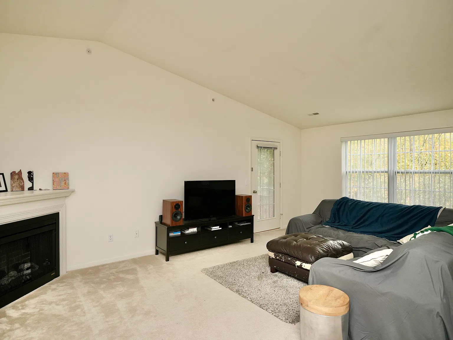 2 bed, 1650 sqft, $1,700 — Photo 1