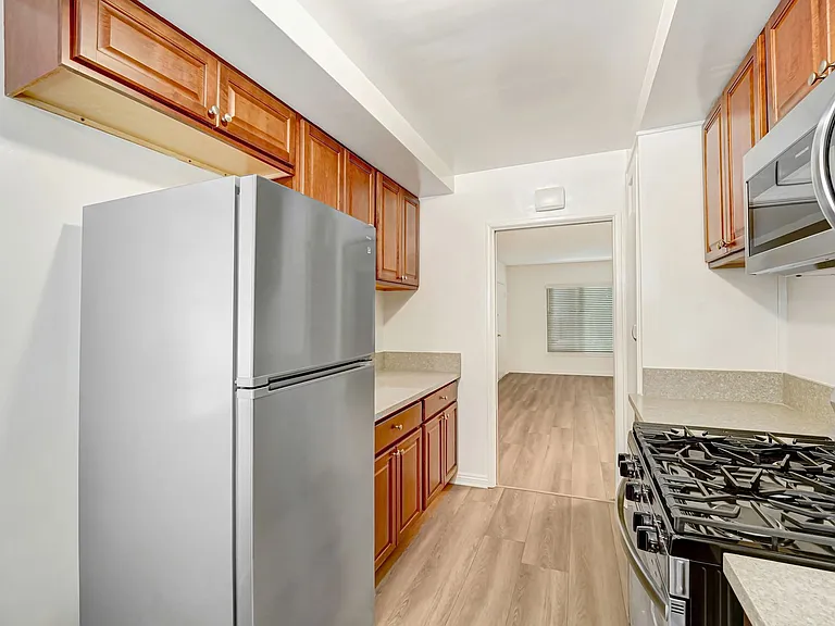 1234 10th St in Santa Monica - steps to Wilshire Blvd! — Photo 6
