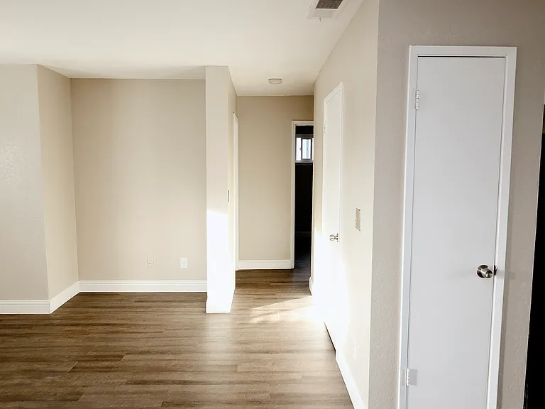Heather Court Apartments — Photo 5