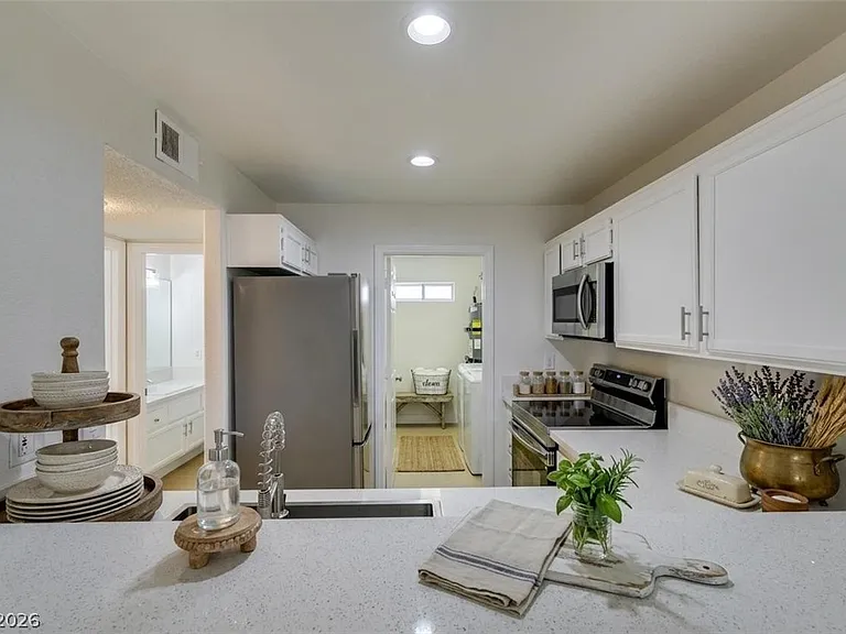 1800 Edmond St #124 — Photo 37