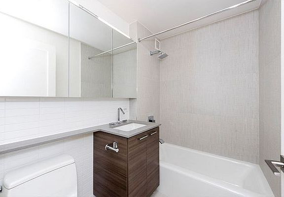 5th image of 240 E 86th St APT 11D