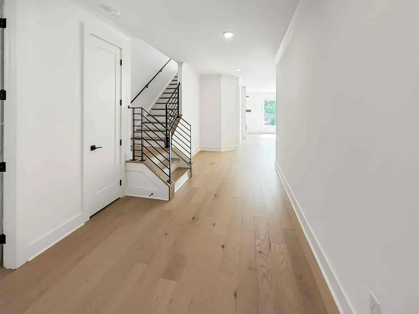 Stunning 3 BR Modern Farmhouse in Marietta - Luxury, Space, and Style! — Photo 4