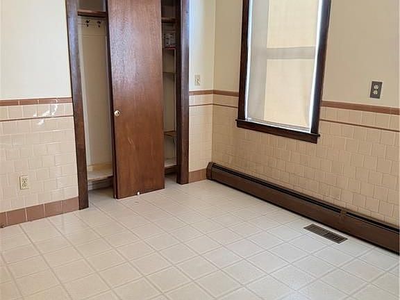 4th image of 110 Burbank St