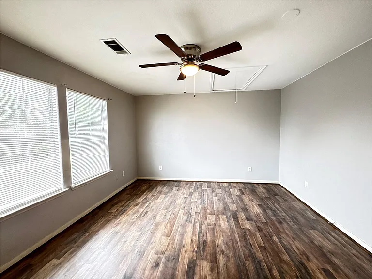 2110 Turner Dr — Photo 17