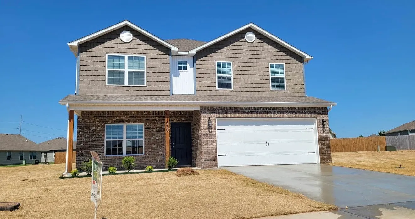 4 bed, 2.5 bath, 2658 sqft, $2,300 — Photo 1