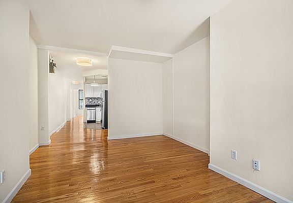 4th image of 250 Elizabeth St #2A