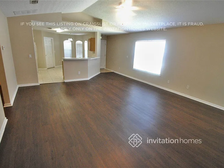 1916 E Lymington Way — Photo 2